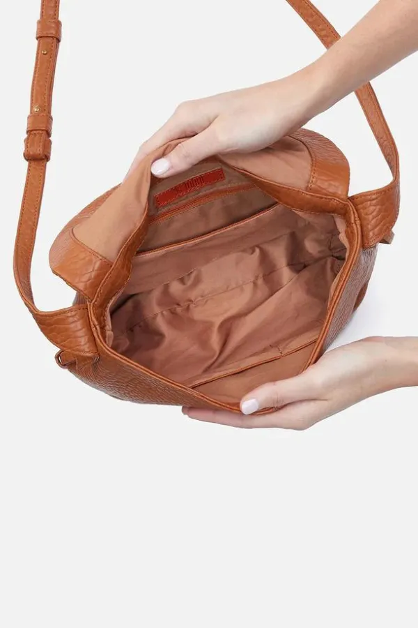 Bonita Messenger - Brown | HOBO