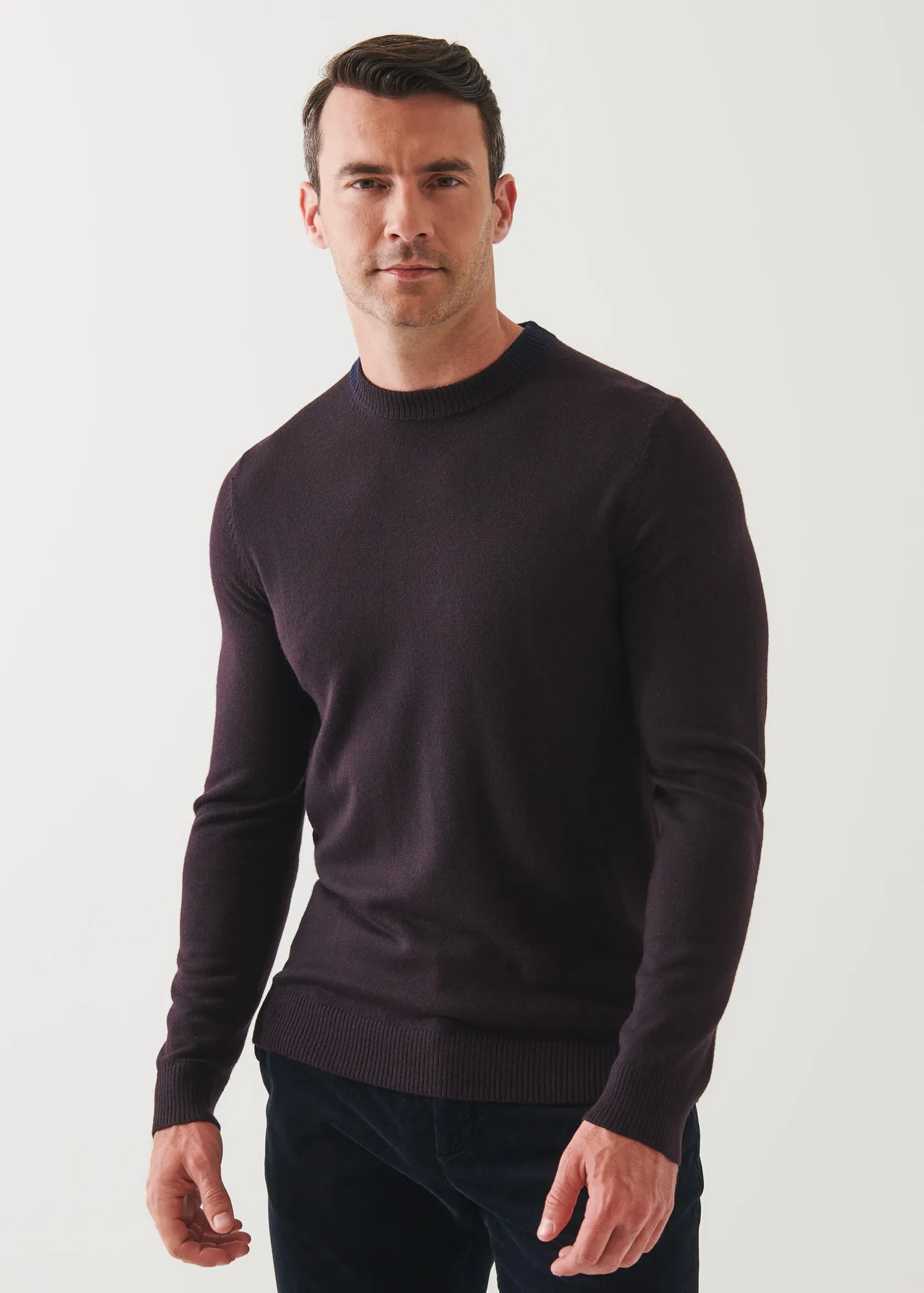 EXTRA-FINE MERINO CONTRAST COLLAR CREWNECK