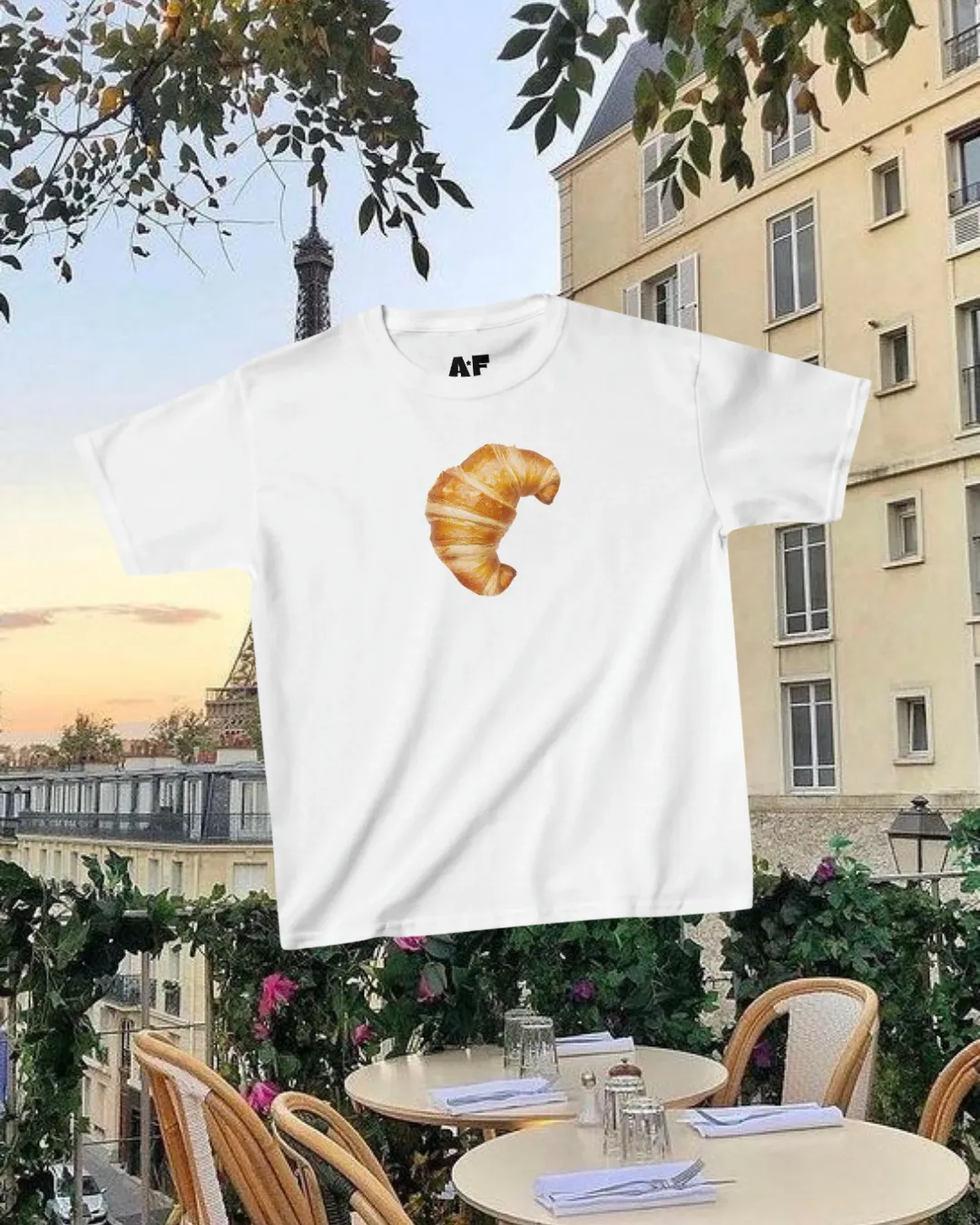 Le croissant 90s Baby Tee