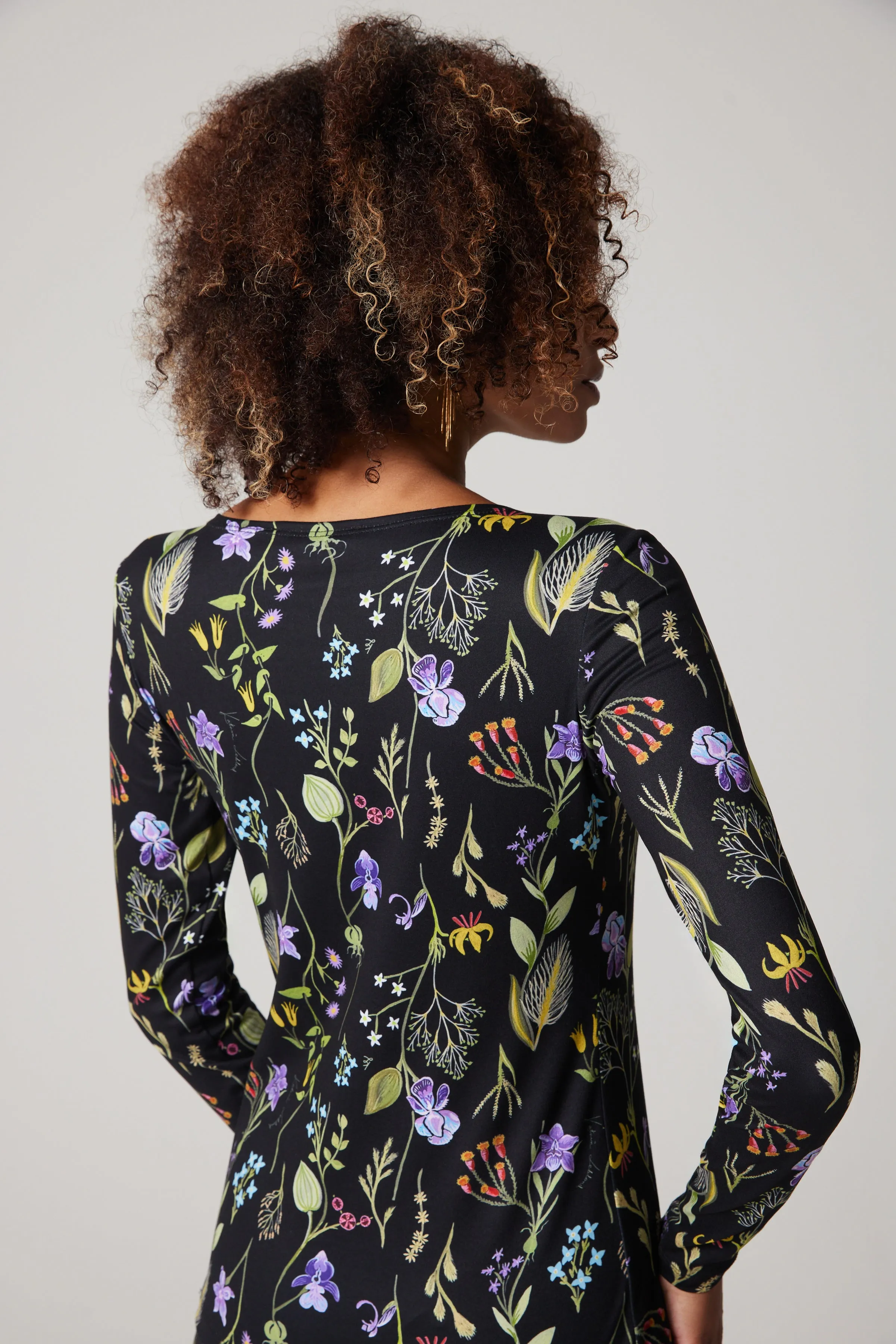 Long Sleeve Scoop Neck - Laurentian Flowers - Black