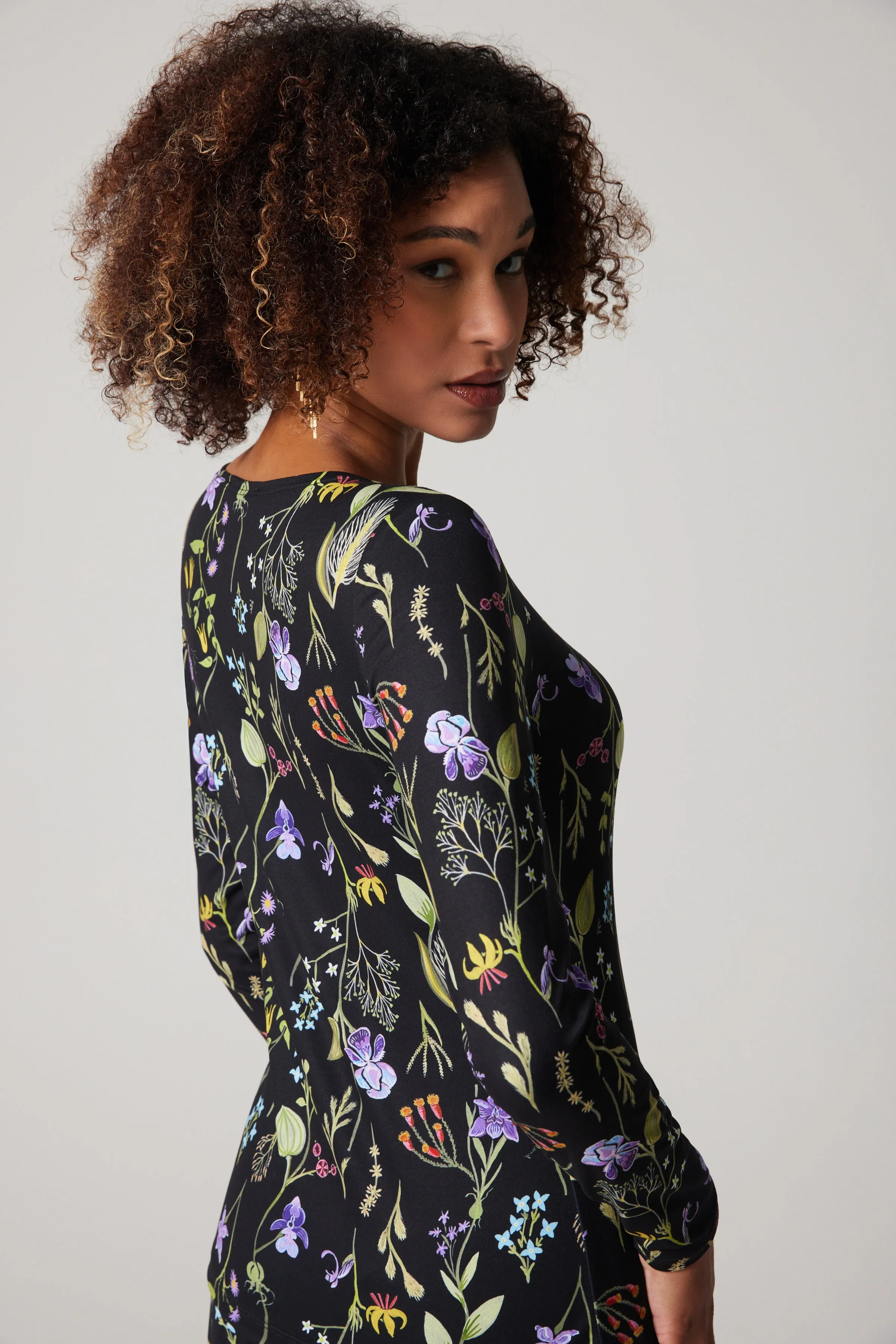 Long Sleeve Scoop Neck - Laurentian Flowers - Black