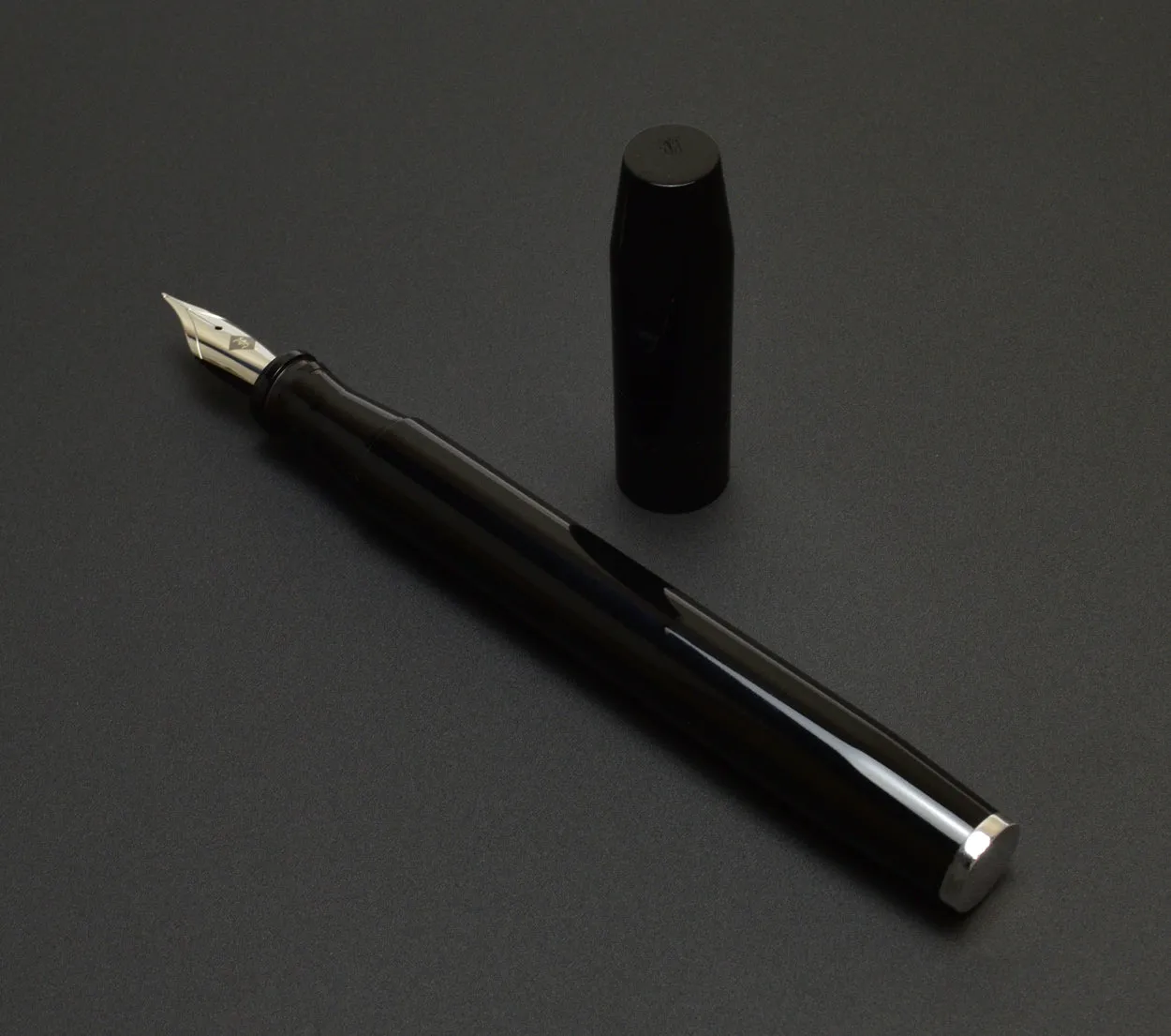 Model 46L Fountain Pen - Black AL